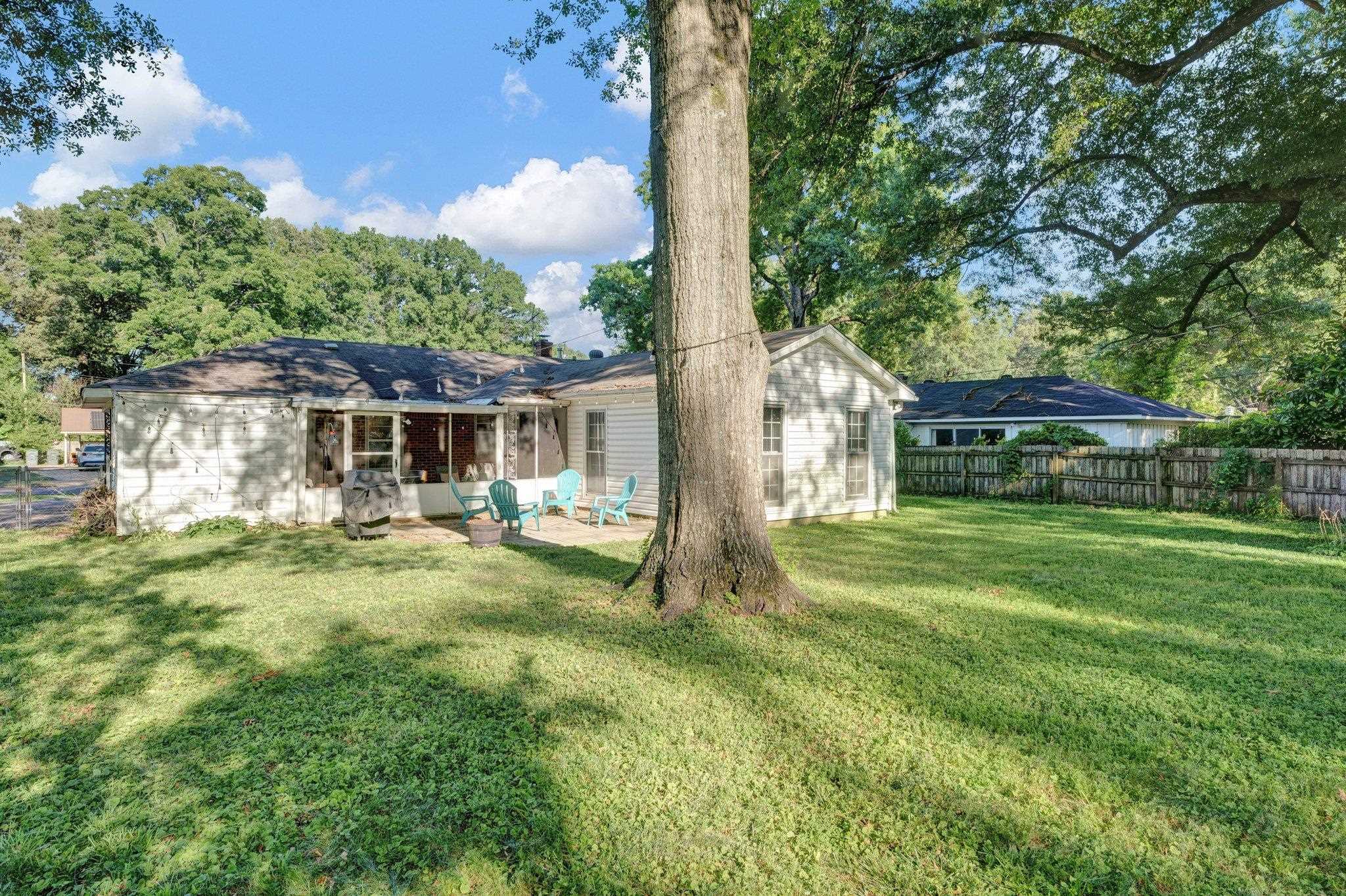 1585 Dearing Road Memphis, TN 38117 - Photo 32 of 34 a backyard of a house with table and chairs under an umbrella