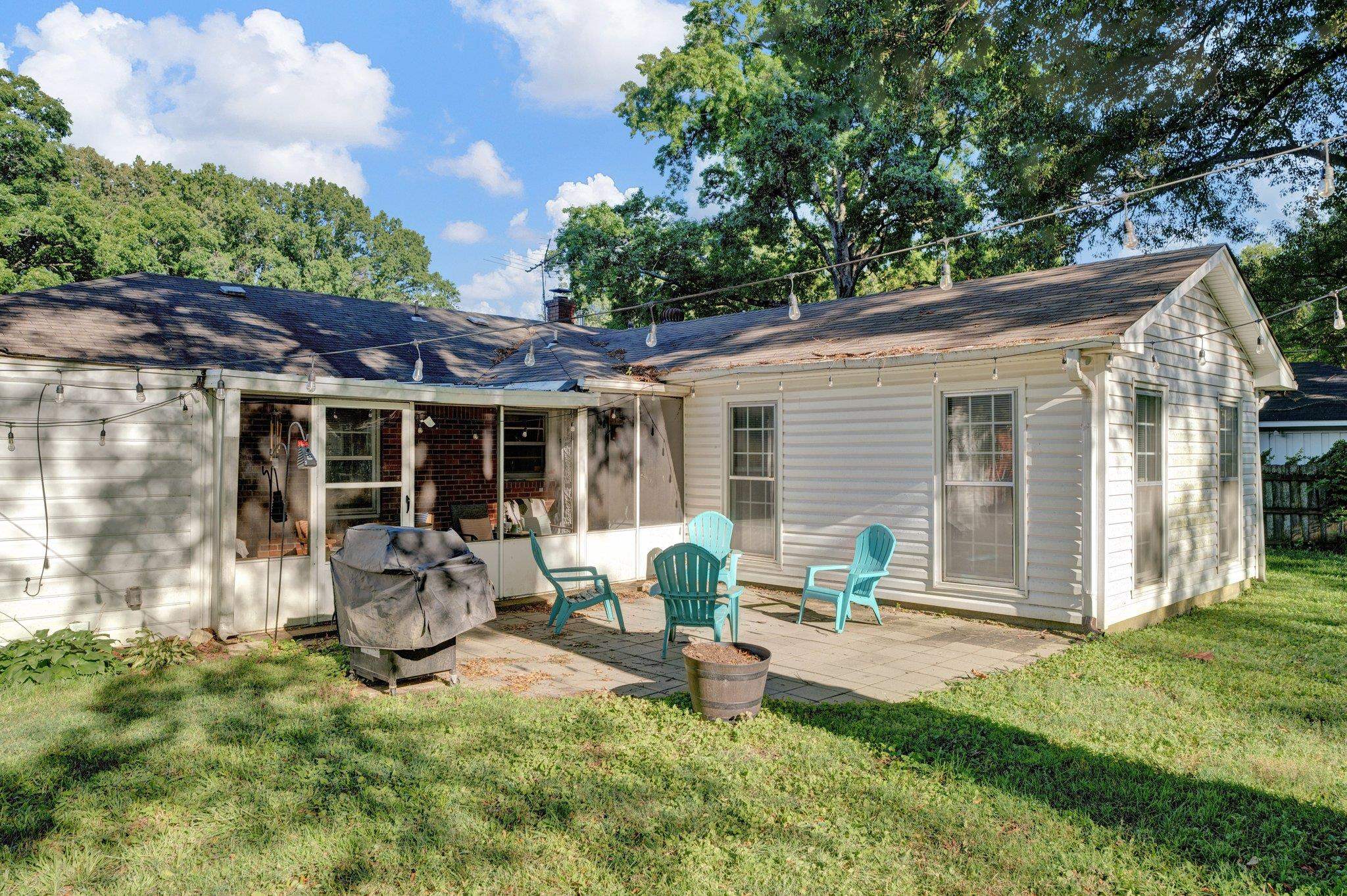 1585 Dearing Road Memphis, TN 38117 - Photo 33 of 34 a house view with sitting space and garden space