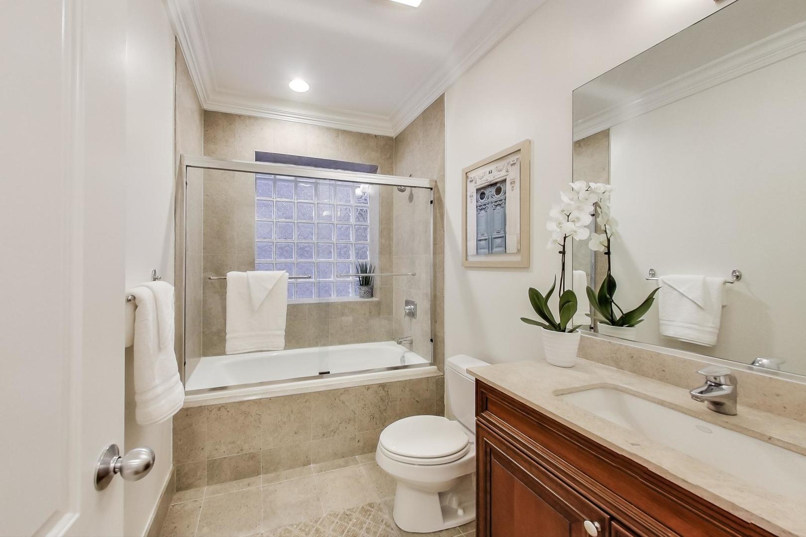 1045 West Monroe Street, Unit 3 Chicago, IL 60607 - Photo 14 of 18