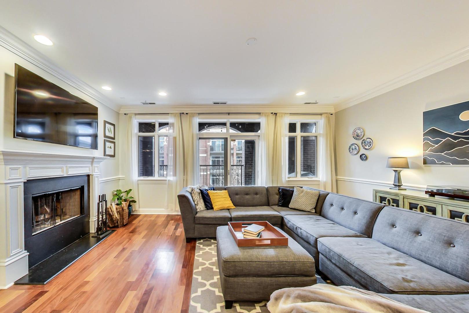 1045 West Monroe Street, Unit 3 Chicago, IL 60607 - Photo 3 of 18