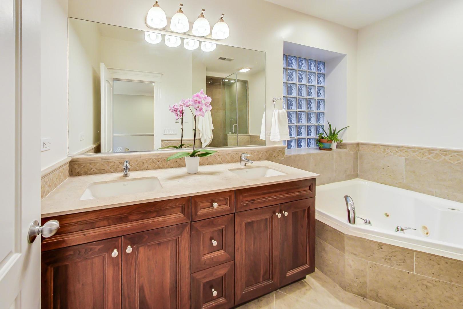 1045 West Monroe Street, Unit 3 Chicago, IL 60607 - Photo 10 of 18