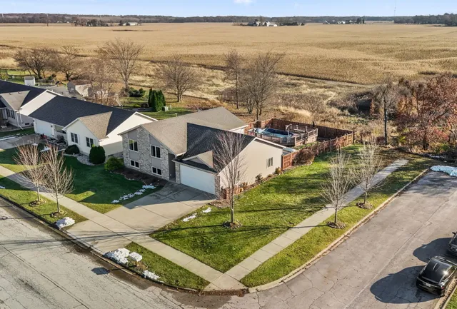 $395,000 | 6201 136th Place, Cedar Lake, IN 46303