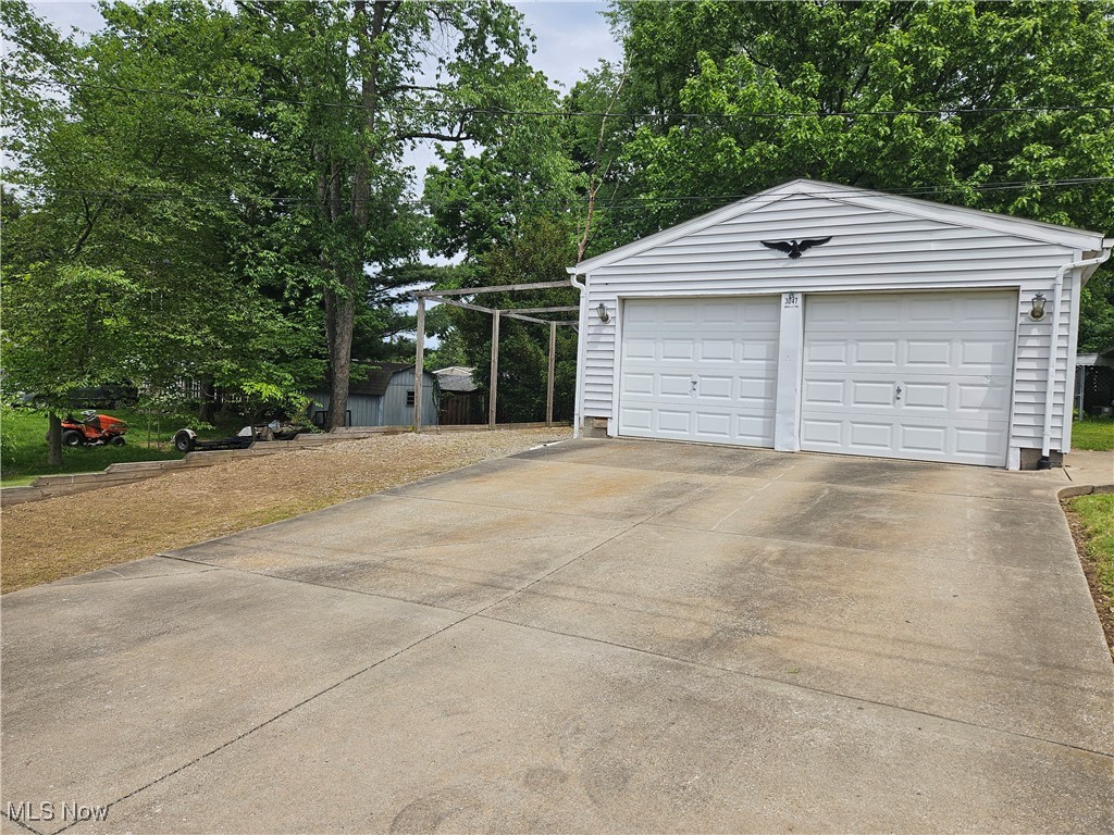 3047 Shelly Road Ravenna, OH 44266 - Photo 3 of 34 Gallery Image 3