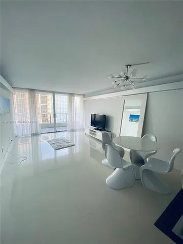 $2,500 | 555 Northeast 15th Street, Unit 27G, Miami, FL 33132