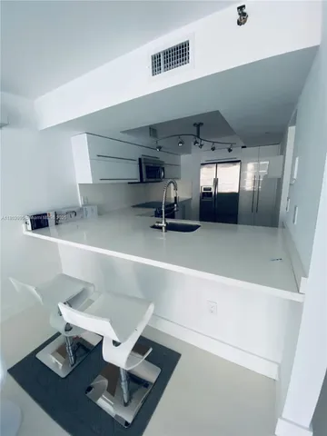 $2,500 | 555 Northeast 15th Street, Unit 27G, Miami, FL 33132