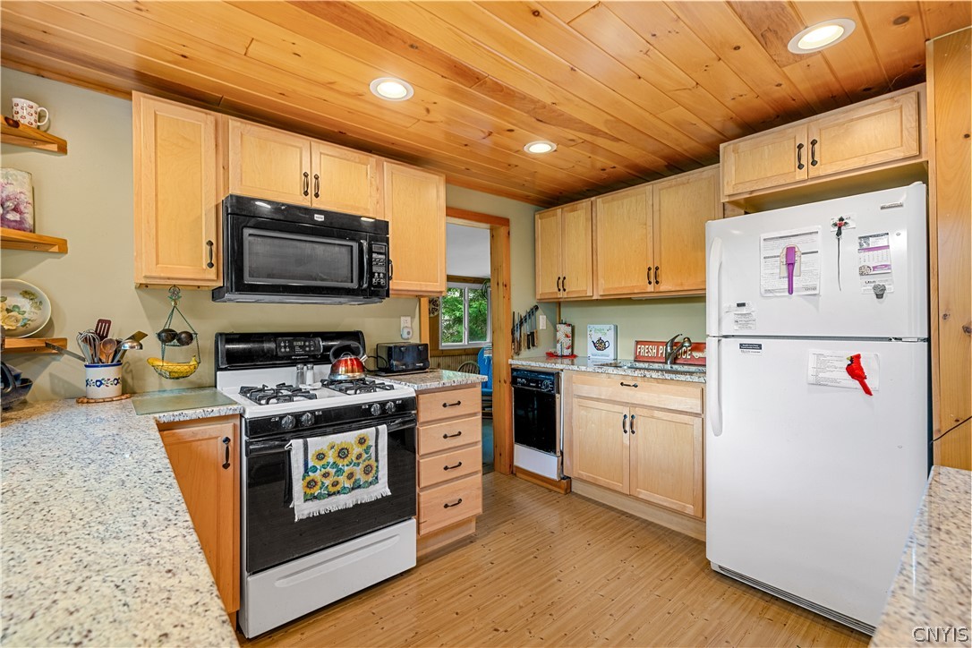 253 Silverstone Road Russia, NY 13438 - Photo 15 of 40