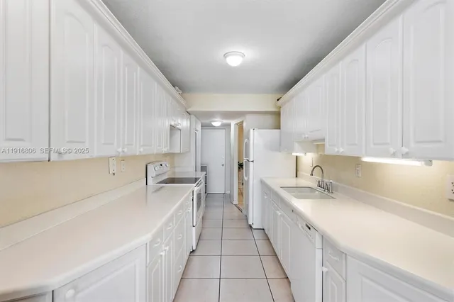 $2,200 | 1700 Northeast 191st Street, Unit 110, Miami, FL 33179