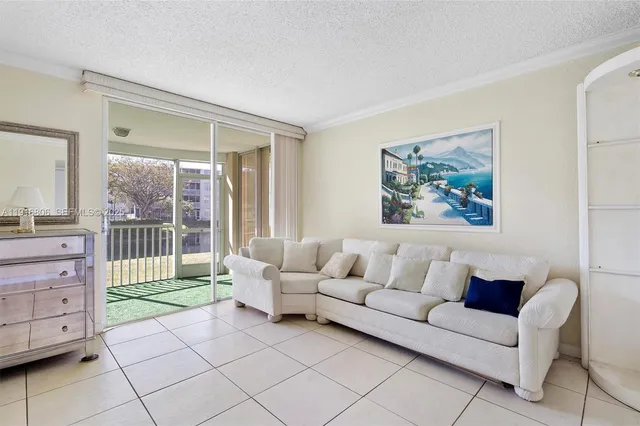 $2,200 | 1700 Northeast 191st Street, Unit 110, Miami, FL 33179