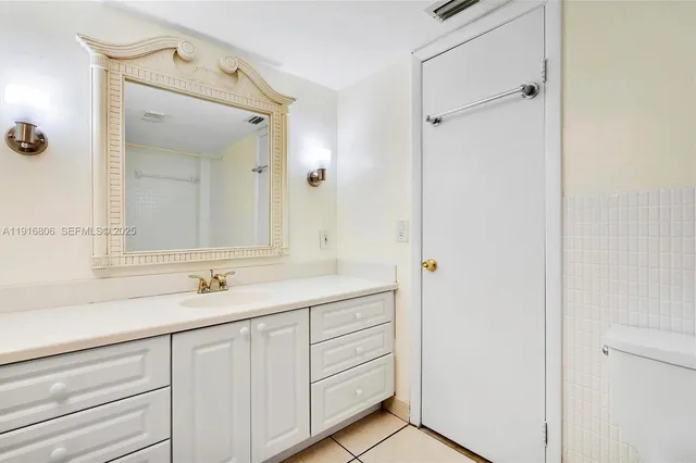 $2,200 | 1700 Northeast 191st Street, Unit 110, Miami, FL 33179