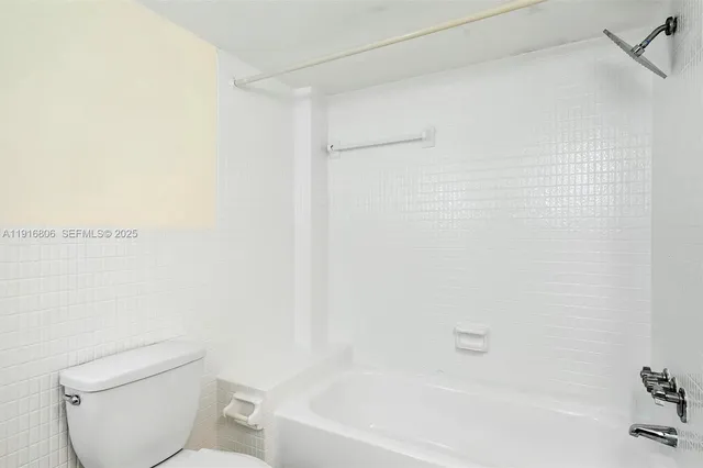 $2,200 | 1700 Northeast 191st Street, Unit 110, Miami, FL 33179