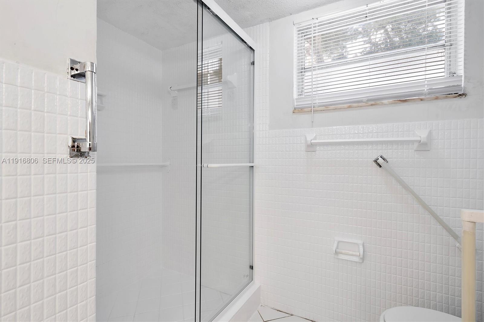 1700 Northeast 191st Street, Unit 110 Miami, FL 33179 - Photo 24 of 27