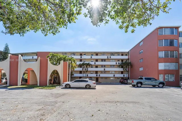 $2,200 | 1700 Northeast 191st Street, Unit 110, Miami, FL 33179