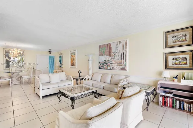 $2,200 | 1700 Northeast 191st Street, Unit 110, Miami, FL 33179