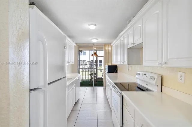 $2,200 | 1700 Northeast 191st Street, Unit 110, Miami, FL 33179