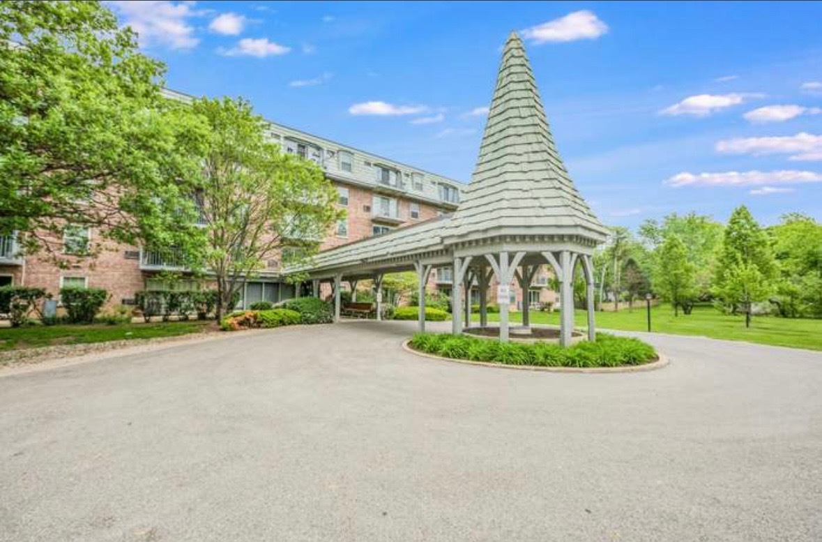 5125 Blodgett Avenue, Unit 418 Downers Grove, IL 60515 - Photo 1 of 8