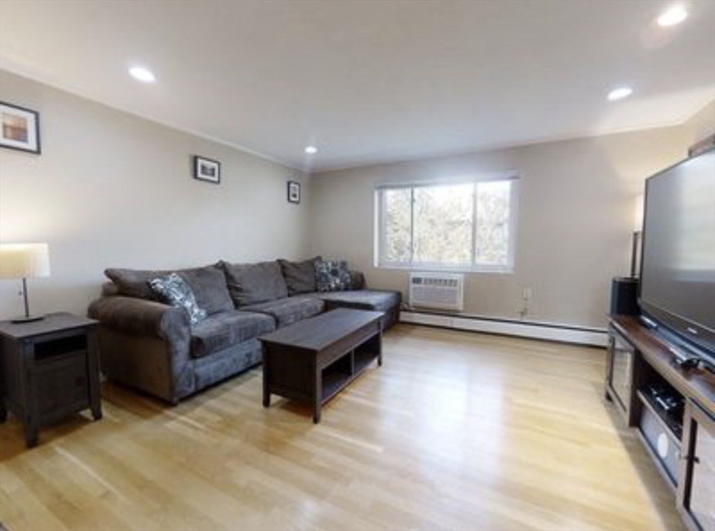 50 Bryon Road, Unit 6 Chestnut Hill, MA 02467 - Photo 6 of 11
