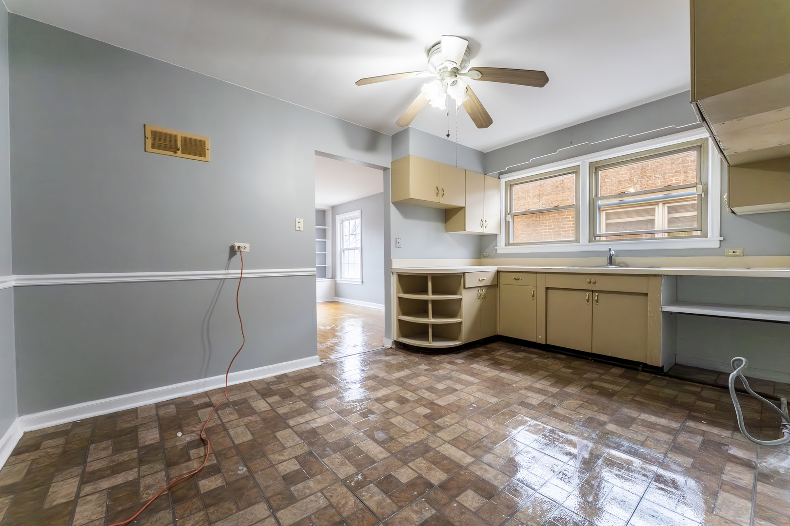 328 Callan Avenue, Unit 2S Evanston, IL 60202 - Photo 9 of 18