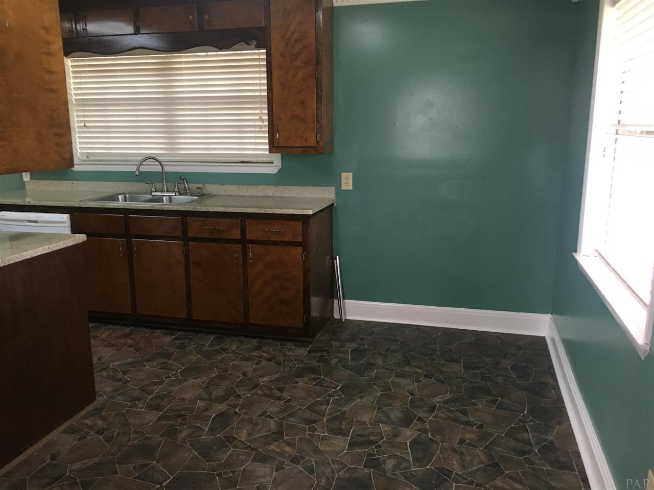605 Perch Street Atmore, AL 36502 - Photo 4 of 28 Gallery Image 4