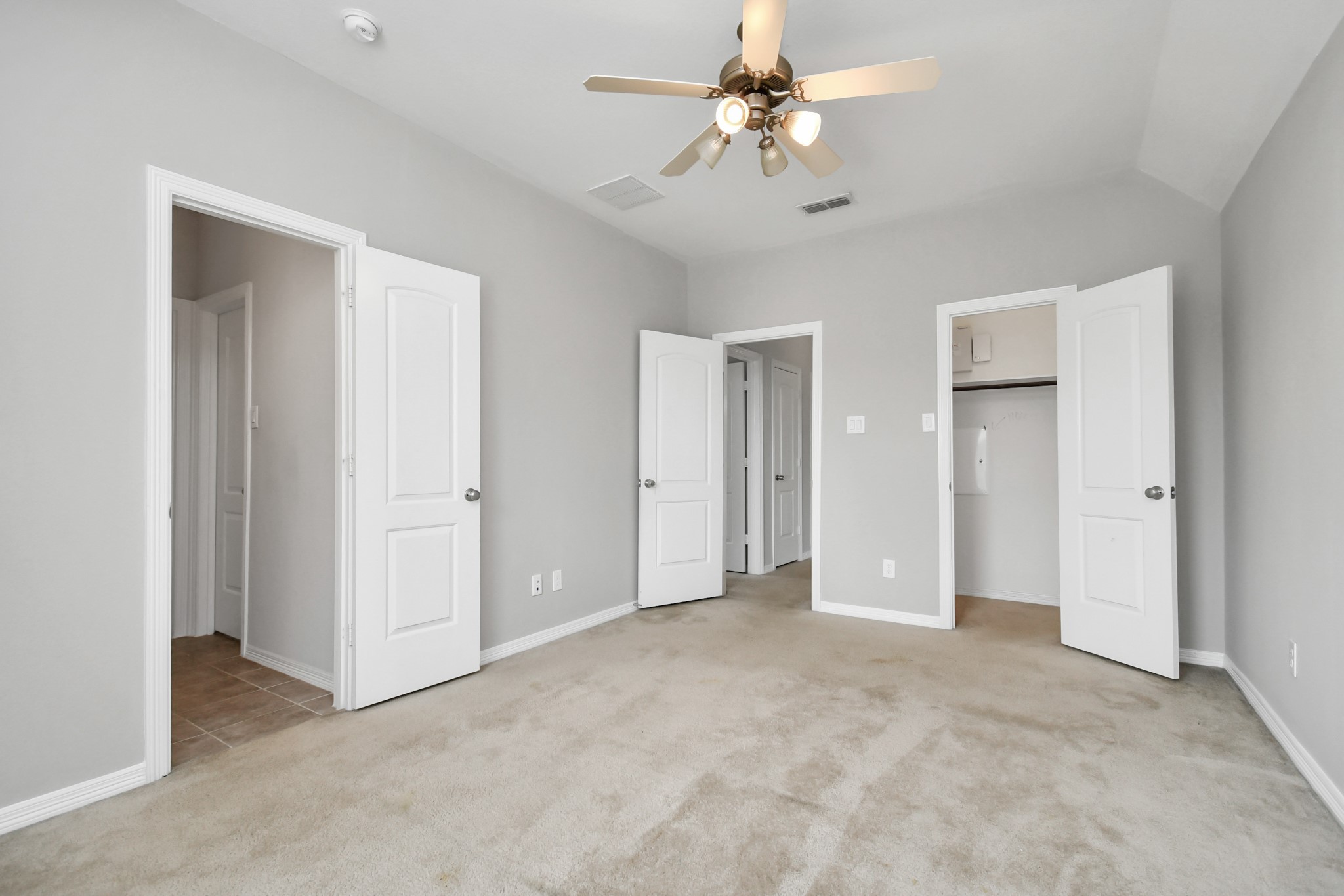 3803 May Ridge Lane Sugar Land, TX 77479 - Photo 41 of 47 a view of an empty room with a ceiling fan