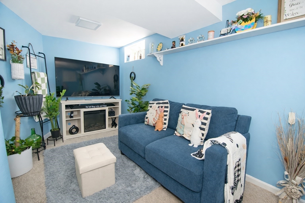 75 Gillette Circle Springfield, MA 01118 - Photo 16 of 22 Gallery Image 16