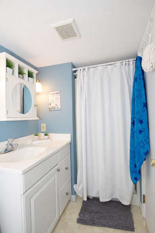 75 Gillette Circle Springfield, MA 01118 - Photo 17 of 22 Gallery Image 17