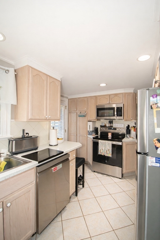 75 Gillette Circle Springfield, MA 01118 - Photo 5 of 22 Gallery Image 5