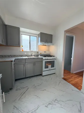 $2,600 | 153-16 110th Road, Unit 2 | Jamaica