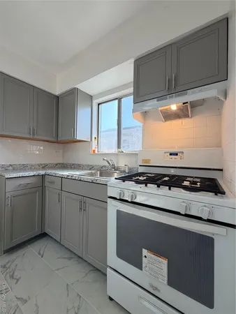 $2,600 | 153-16 110th Road, Unit 2 | Jamaica