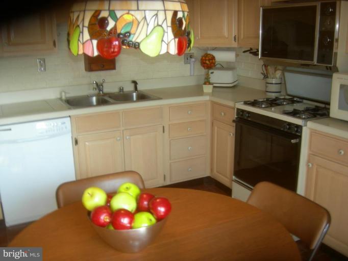 9305 Fort Foote Road Fort Washington, MD 20744 - Photo 12 of 29 Kitchen
