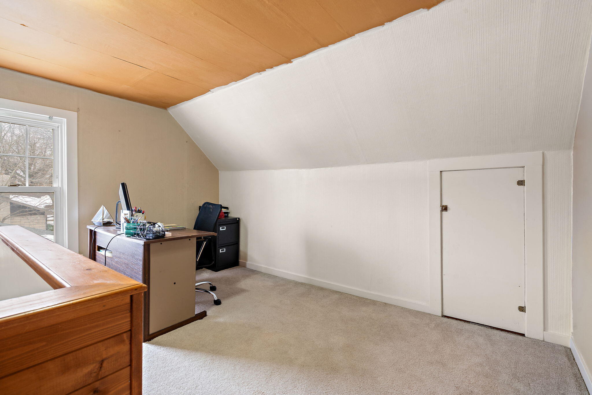 601 Azalea Street Southeast Demotte, IN 46310 - Photo 15 of 29 a view of workspace with cabinet