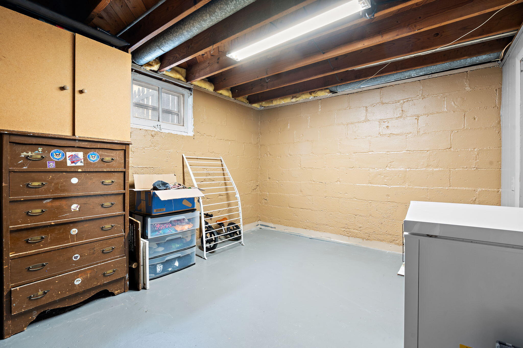 601 Azalea Street Southeast Demotte, IN 46310 - Photo 18 of 29 a view of room with furniture