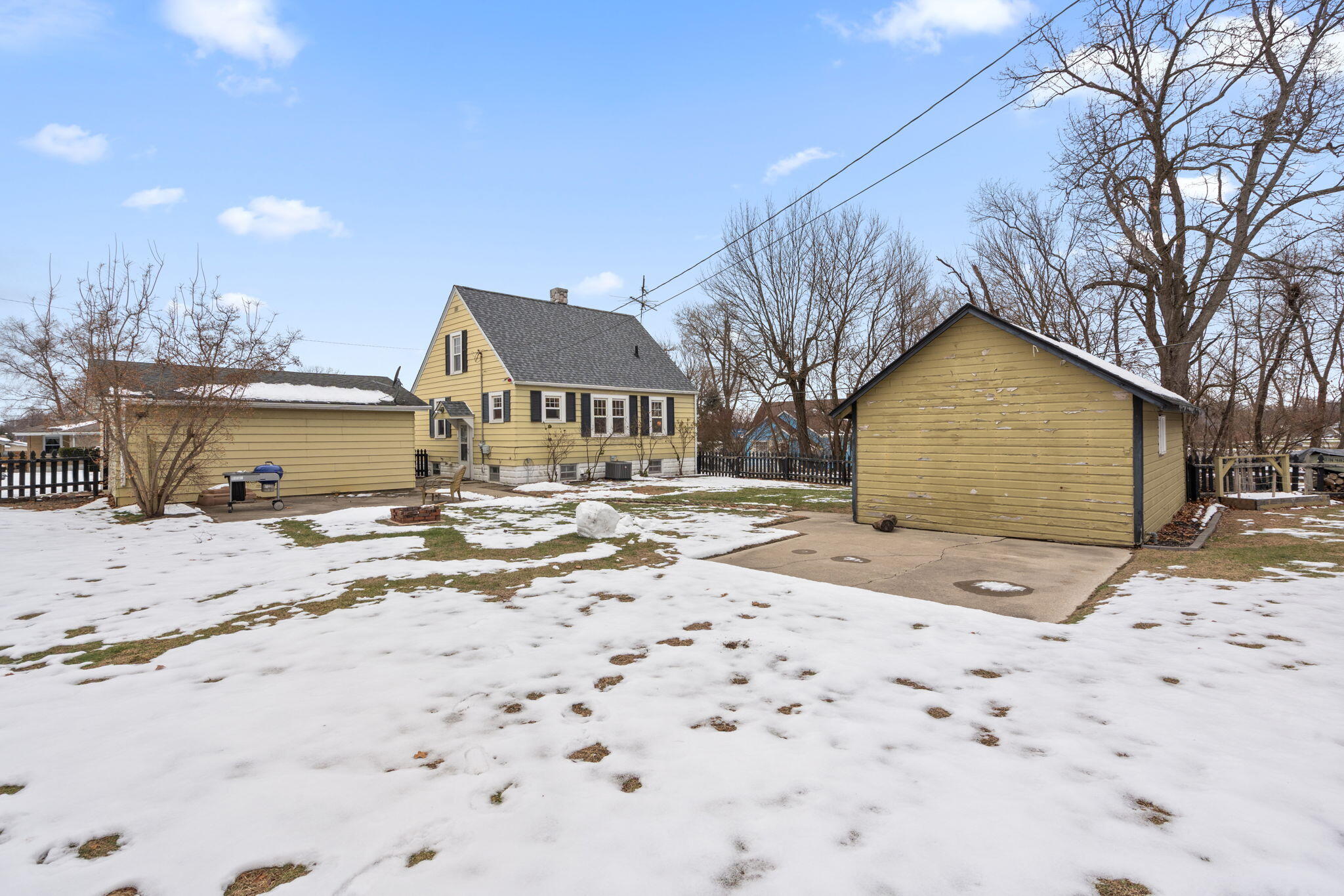 601 Azalea Street Southeast Demotte, IN 46310 - Photo 27 of 29 a street view with wooden fence