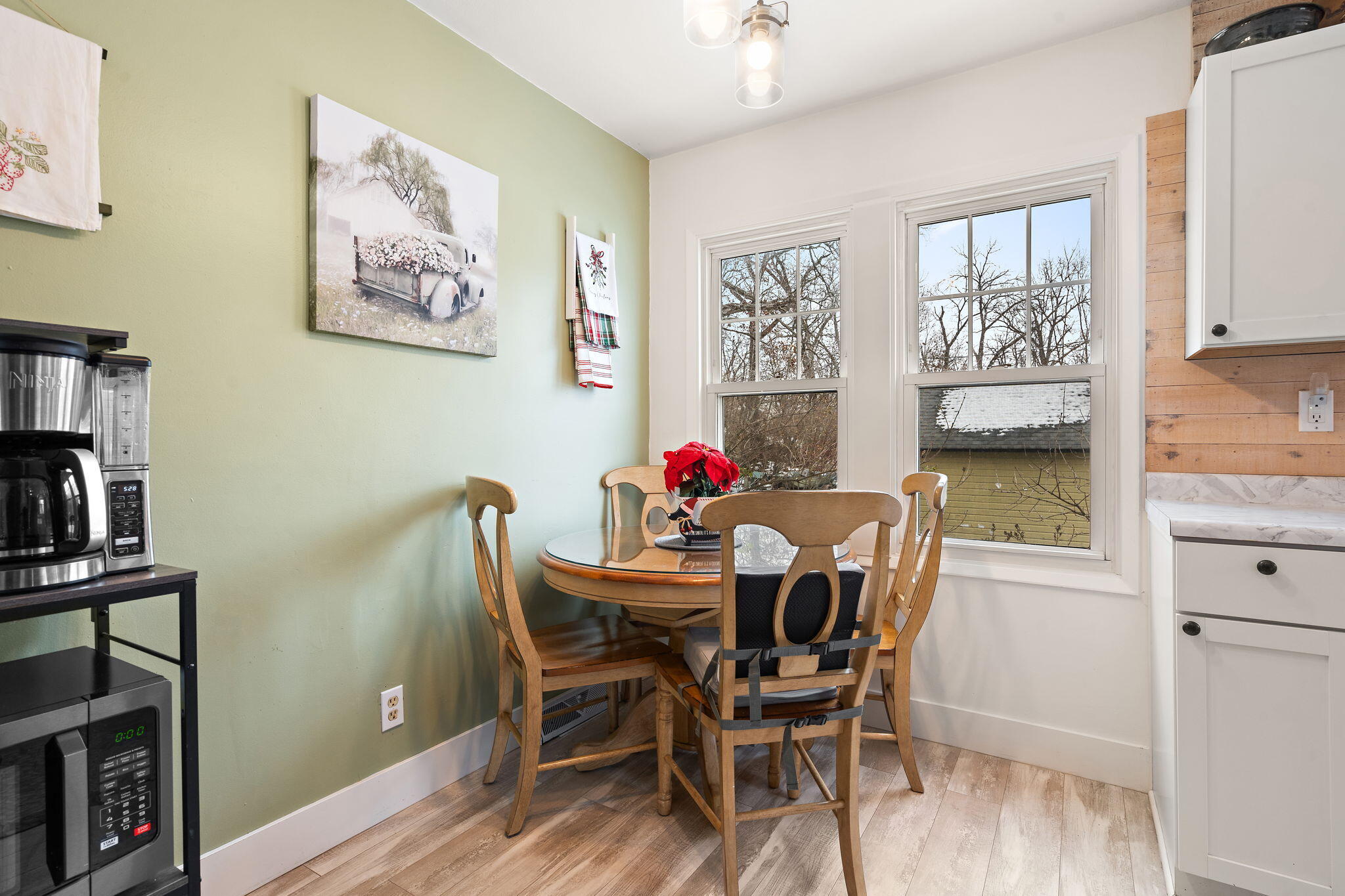 601 Azalea Street Southeast Demotte, IN 46310 - Photo 5 of 29 a dining room with furniture and window