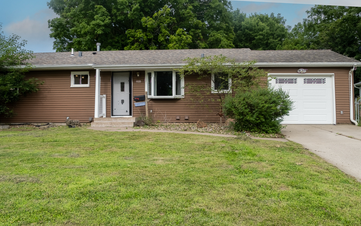 810 42nd Street Moline, IL 61265 - Photo 1 of 32