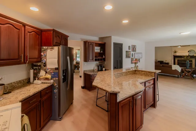 $525,000 | 71 Ford Drive, East Dubuque, IL 61025