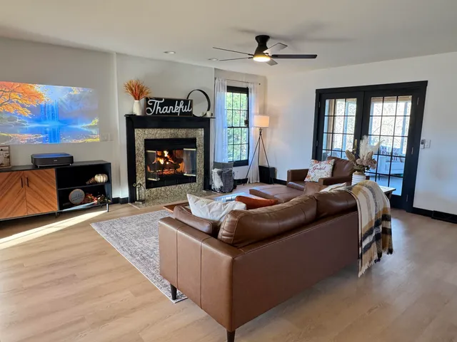 $525,000 | 71 Ford Drive, East Dubuque, IL 61025