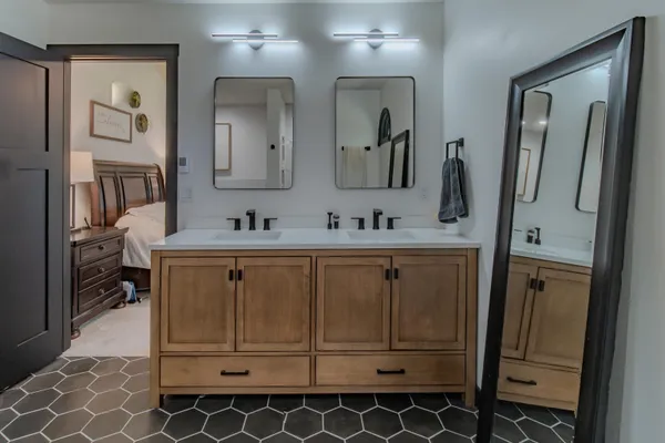 $525,000 | 71 Ford Drive, East Dubuque, IL 61025