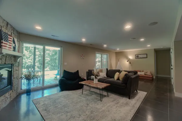 $525,000 | 71 Ford Drive, East Dubuque, IL 61025