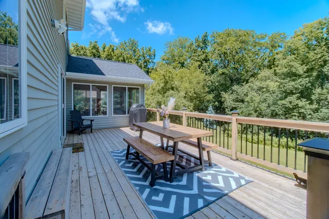 $540,000 | 71 Ford Drive, East Dubuque, IL 61025