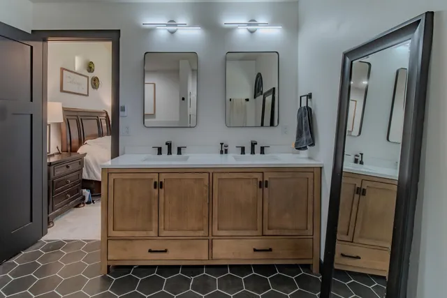 $525,000 | 71 Ford Drive, East Dubuque, IL 61025