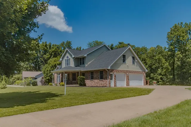 $540,000 | 71 Ford Drive, East Dubuque, IL 61025