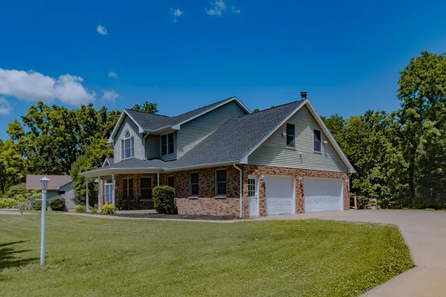 $540,000 | 71 Ford Drive, East Dubuque, IL 61025