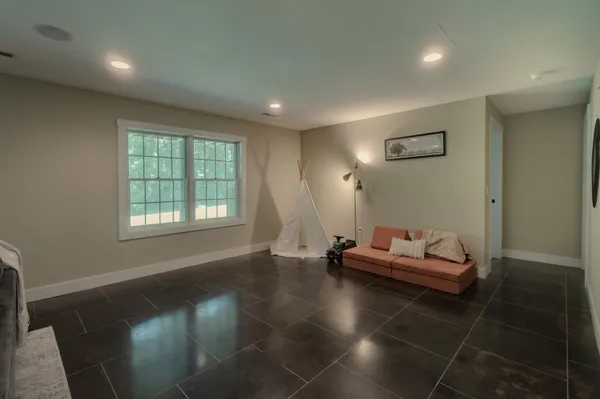 $525,000 | 71 Ford Drive, East Dubuque, IL 61025