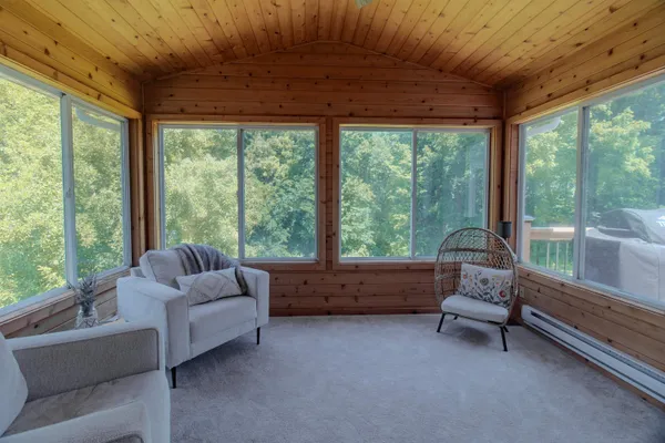 $525,000 | 71 Ford Drive, East Dubuque, IL 61025