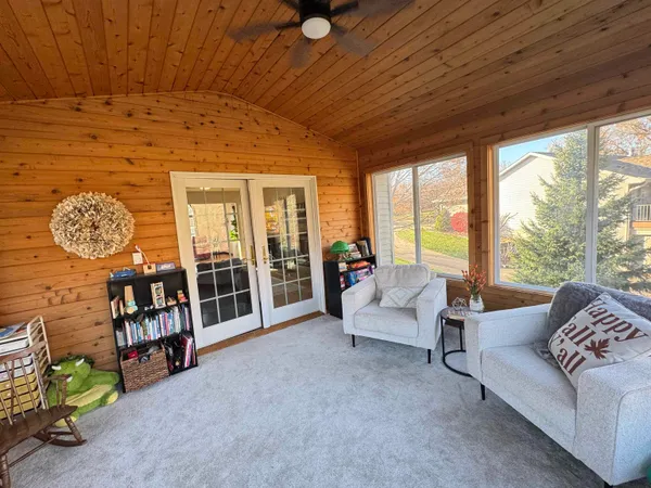 $525,000 | 71 Ford Drive, East Dubuque, IL 61025