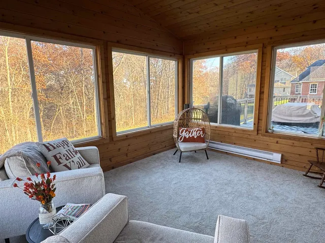 $525,000 | 71 Ford Drive, East Dubuque, IL 61025