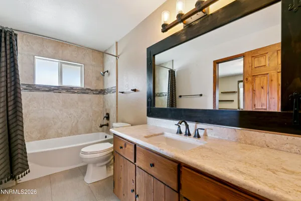 a view of livingroom with furniture