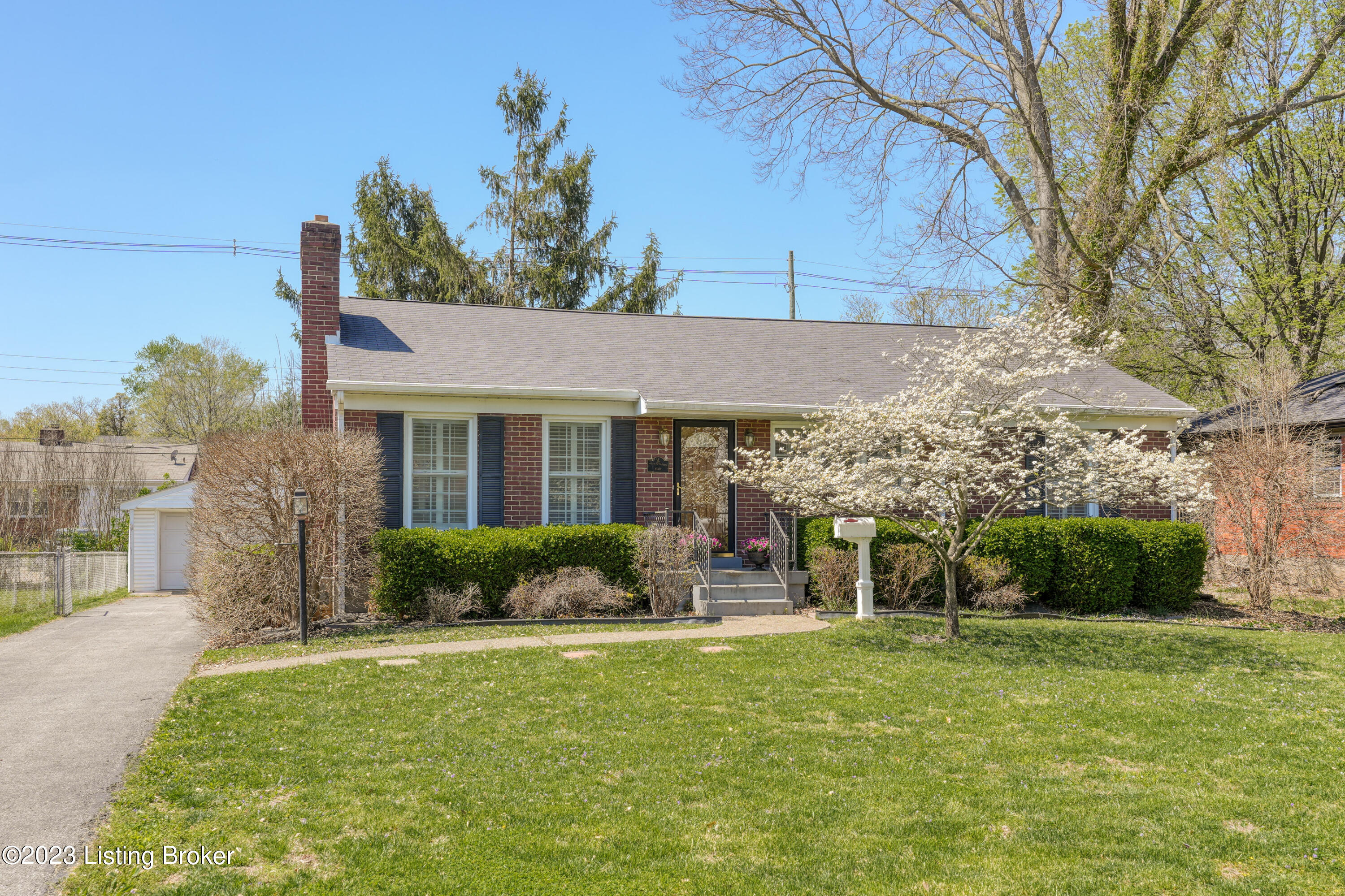 218 Bramton Road Louisville, KY 40207 - Photo 50 of 50 016 - 20230412 04696