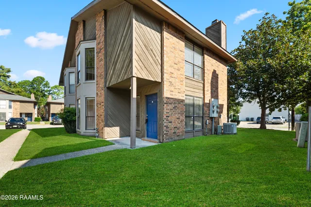 $1,215 | 1983 South Brightside View Drive, Unit C, Baton Rouge, LA 70820
