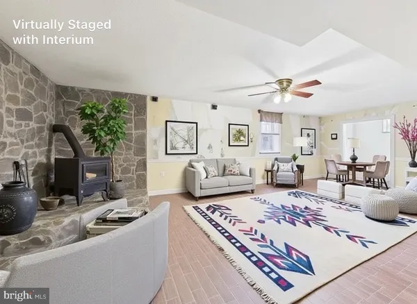 a black and white photo of a living room